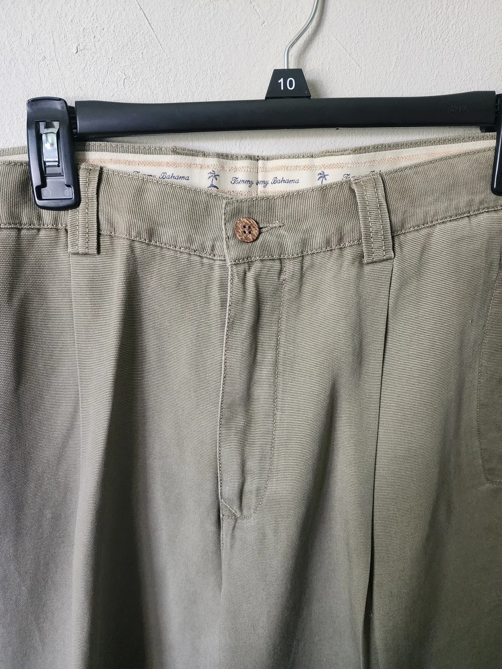 Tommy Bahama Pleated Chino Pants in Khaki Size 32